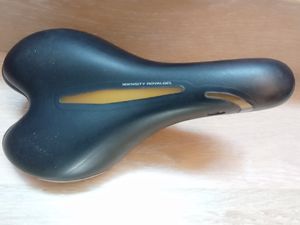 Selle de vélo femme gel confort d occasion  - 1