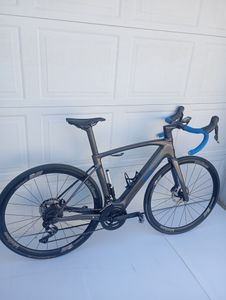 VELO DE ROUTE ELECTRIQUE BH CORE RACE CARBON 1.6 - 1