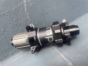 Moyeu bontrager rhythm comp - 1