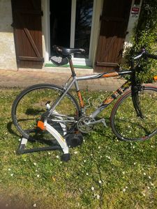Home-Trainer TACX Flow - Avec câble d'alimentation - 1