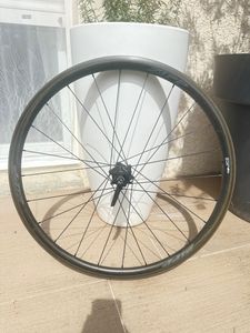 Roue arrière Zipp 202 NSW carbone – frein à patins... - 1