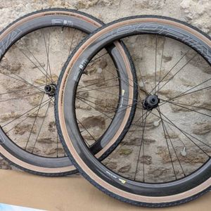 Paire de roues carbone + pneus + housses Corima Es... - 1