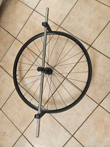 Comparateur d'alignement de roue de vélo - 1