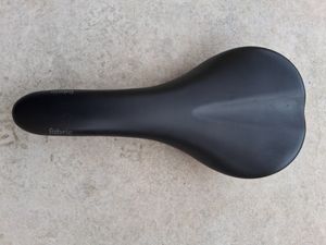 Selle VTT noire - 1