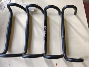 Lot de 4 cintres neufs (Deda & Fi'zi:k) - 1