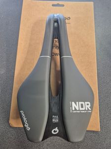 Selle Prologo confort rails carbone. - 1