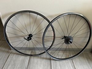 Paire de roues alu  à pneus et freins patins  - 1