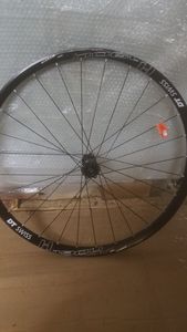 roue av dt swiss h 1900 NEUVE 27.5 + - 1