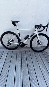 À ventre vélo carbone de course colnago excellent ... - 1