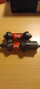 Moyeux DT SWISS 240 neufs - 1