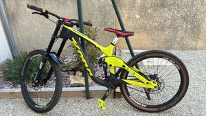 Kona Operator DH Full Carbone Taille M Fox Factory - 1