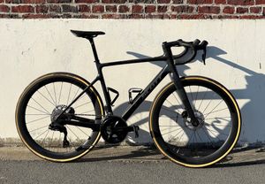 Scott Addict 40 roues carbones 105 Di2 - 1