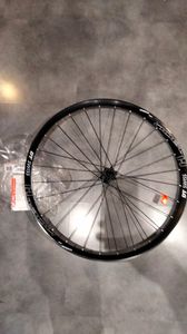 roue av dt swiss h 1900 NEUVE 27.5 + - 1