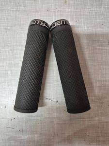 Grips poignées deity en très bon état  - 1
