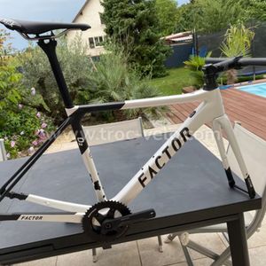 kit cadre FACTOR O2 2022 couleur blanc carbone - 1
