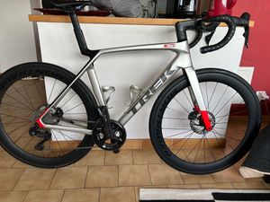 Trek Madone SL 8 Gen 8 - Ultegra Di2 - Capteur de ... - 1