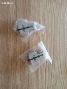 2 paires de plaquettes formula R1 - 1