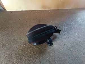 Pochette De Selle Avec Système De Fixation - 1