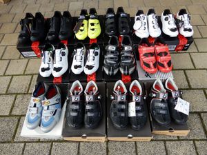 Divers Paires De Chaussures Neuf Pour Route - 1