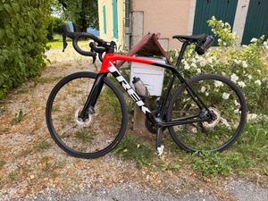 Vélo route Trek Emonda SL 6 Disc noir rouge 2022 T... - 1