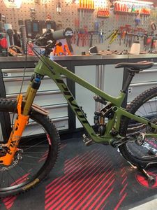 PIVOT switchblade - 1
