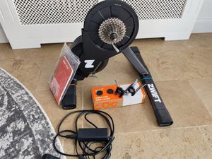 Zwift Hub Smart-Trainer avec Cog & Click - 1