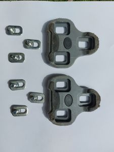Vends Cales vélo Look Keo Grip grises 4,5 - 1