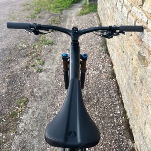 vtt tout suspendu cube - 1