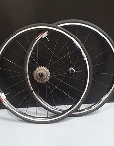 A vendre paire de roues DT Swiss PR1600 - 1